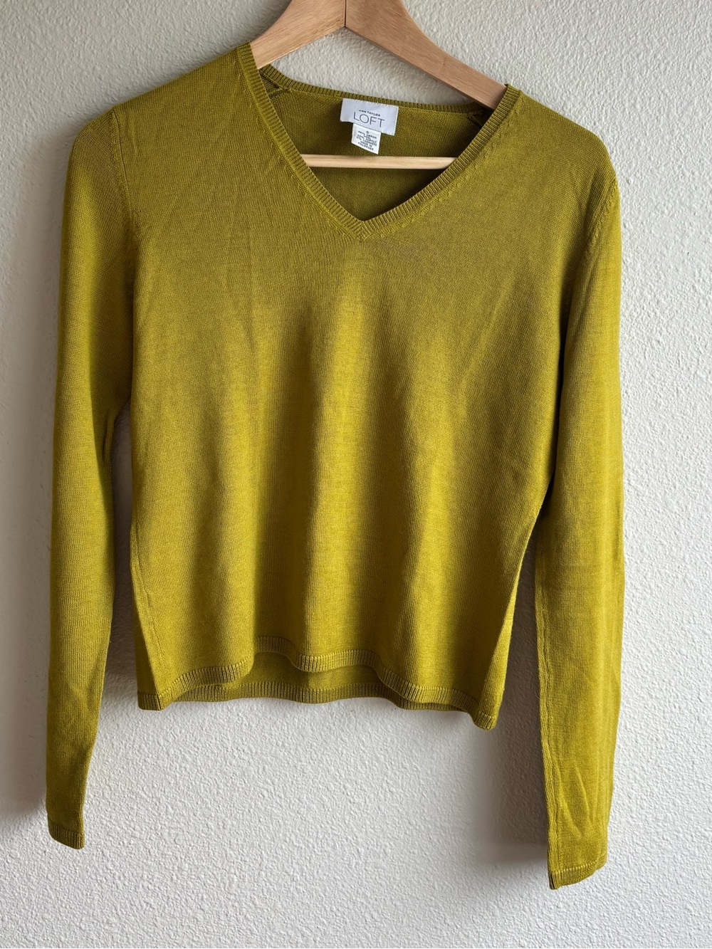 LOFT Women's V-Neck Lightweight Sweater